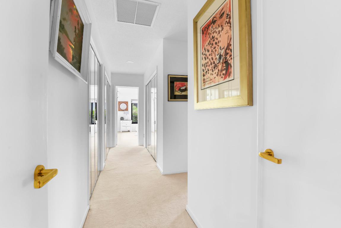 4372 Bocaire Boulevard