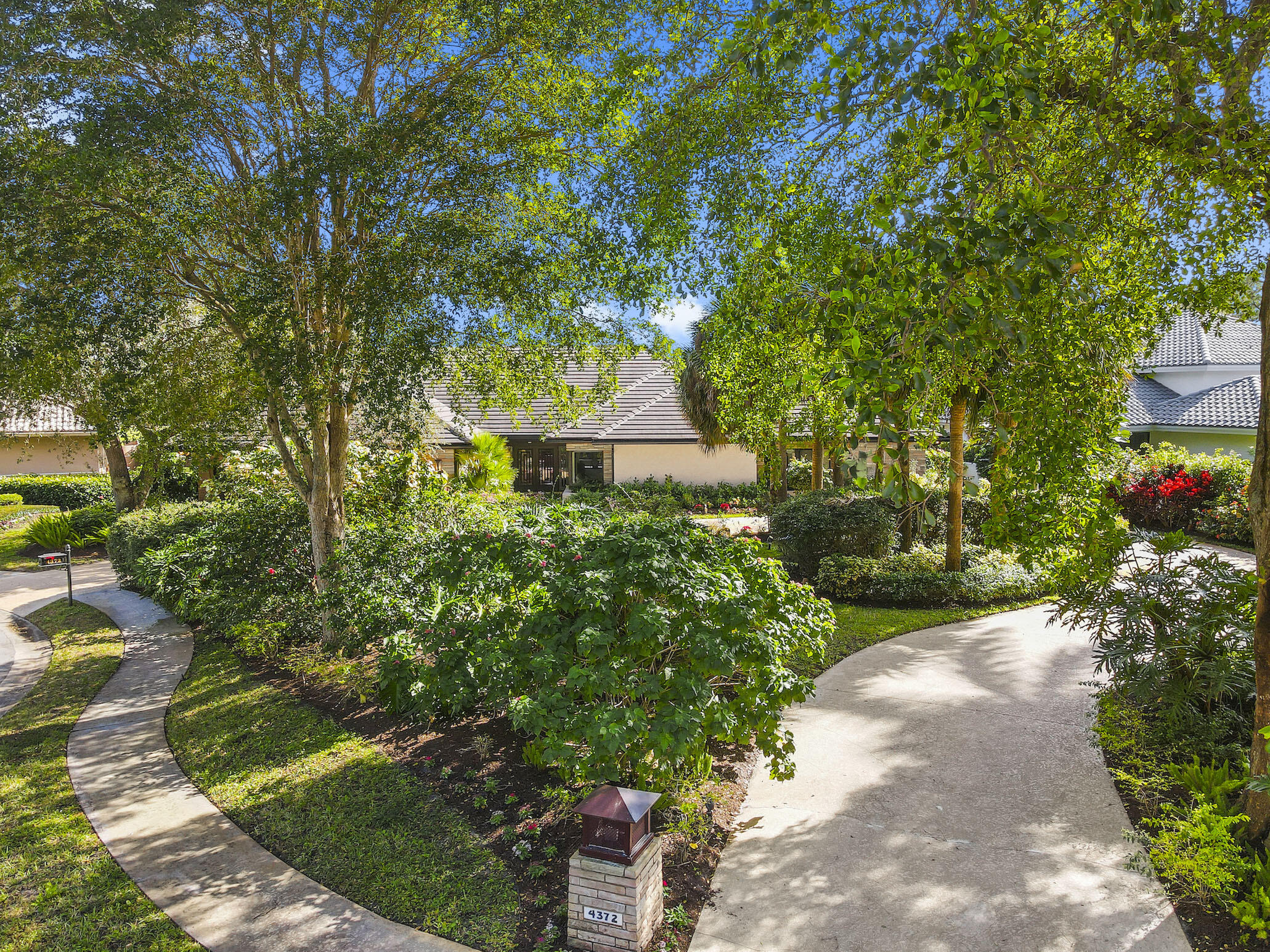 4372 Bocaire Boulevard