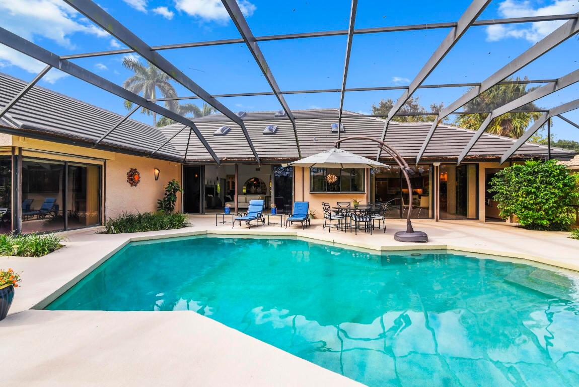 4372 Bocaire Boulevard