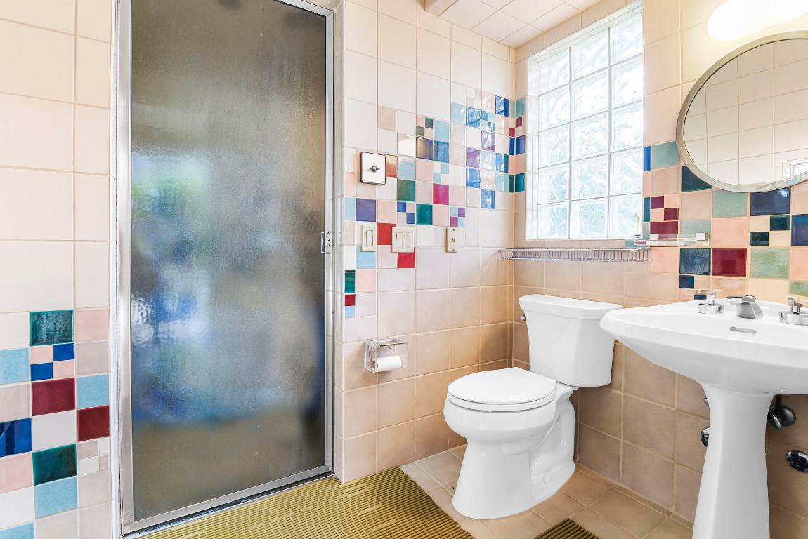 4372 Bocaire Boulevard