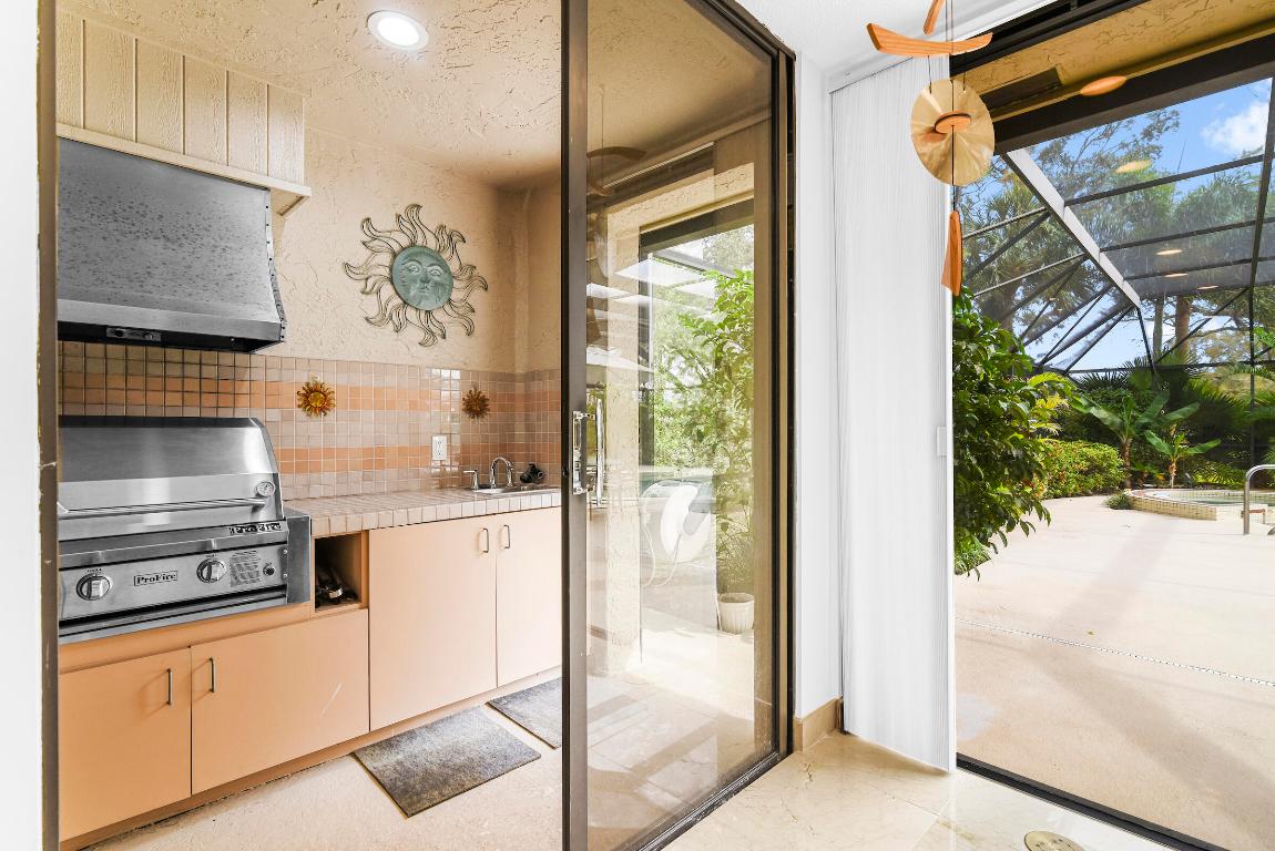 4372 Bocaire Boulevard