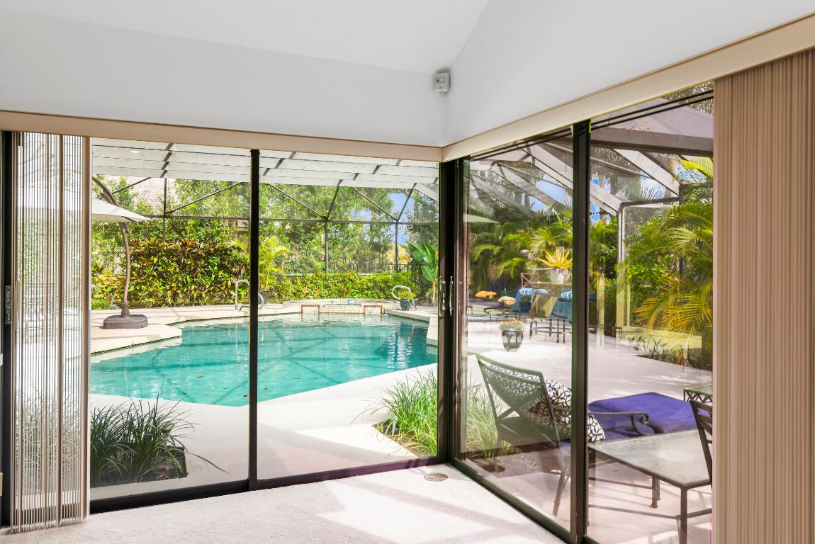 4372 Bocaire Boulevard