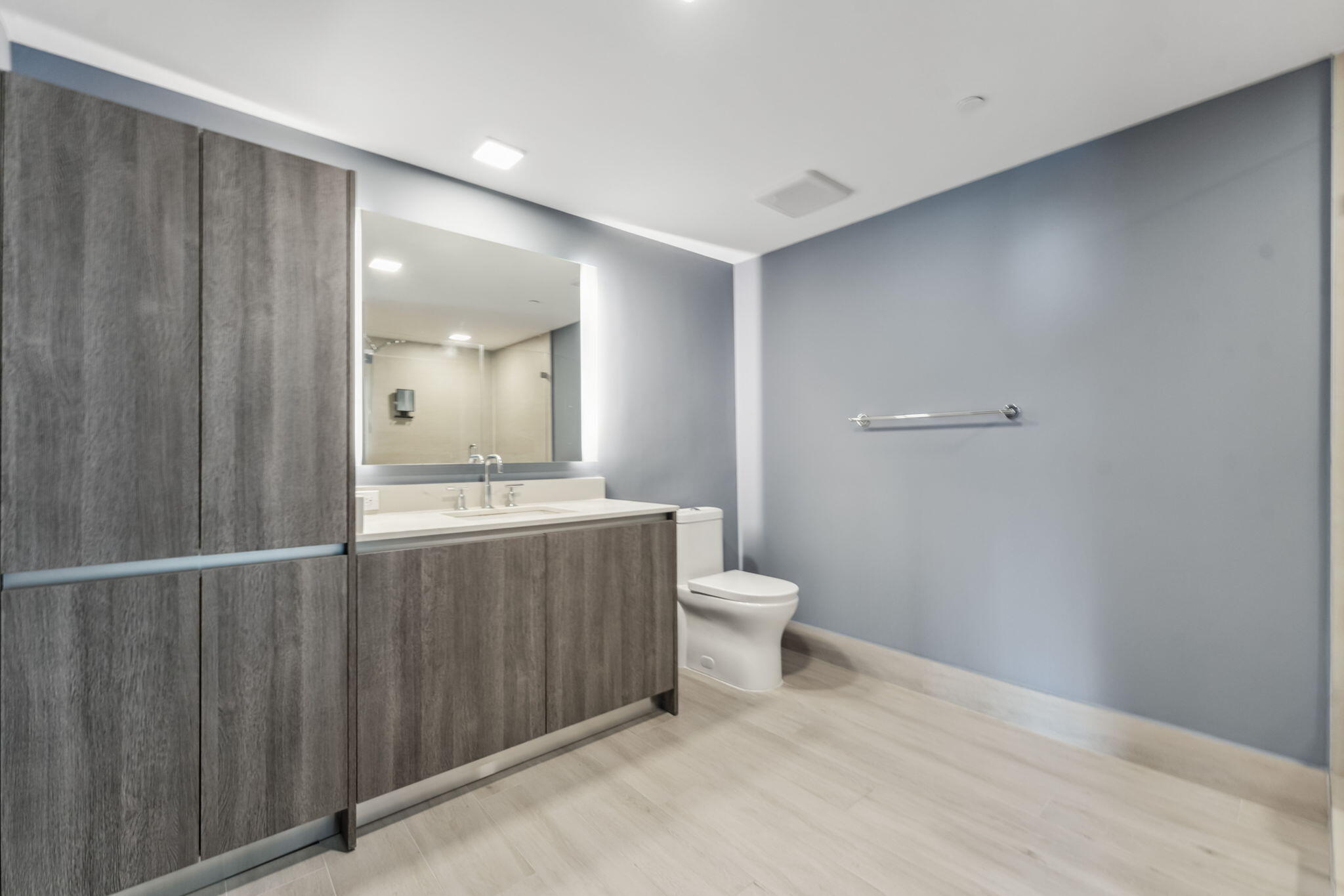 111 SE 1st Avenue 415