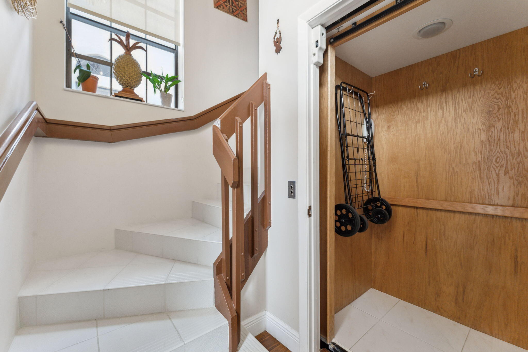 5187 Europa Drive O