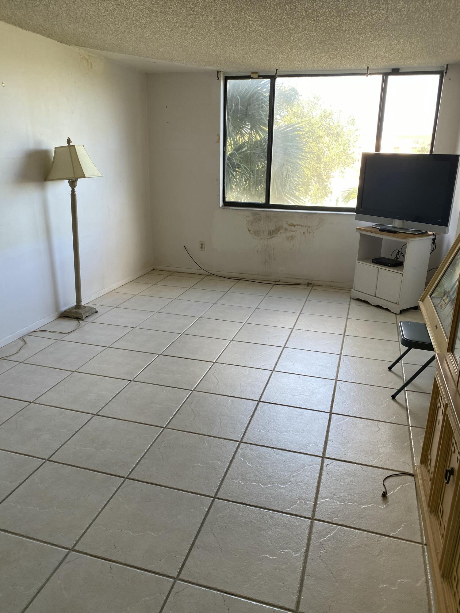 755 Dotterel Road 1304