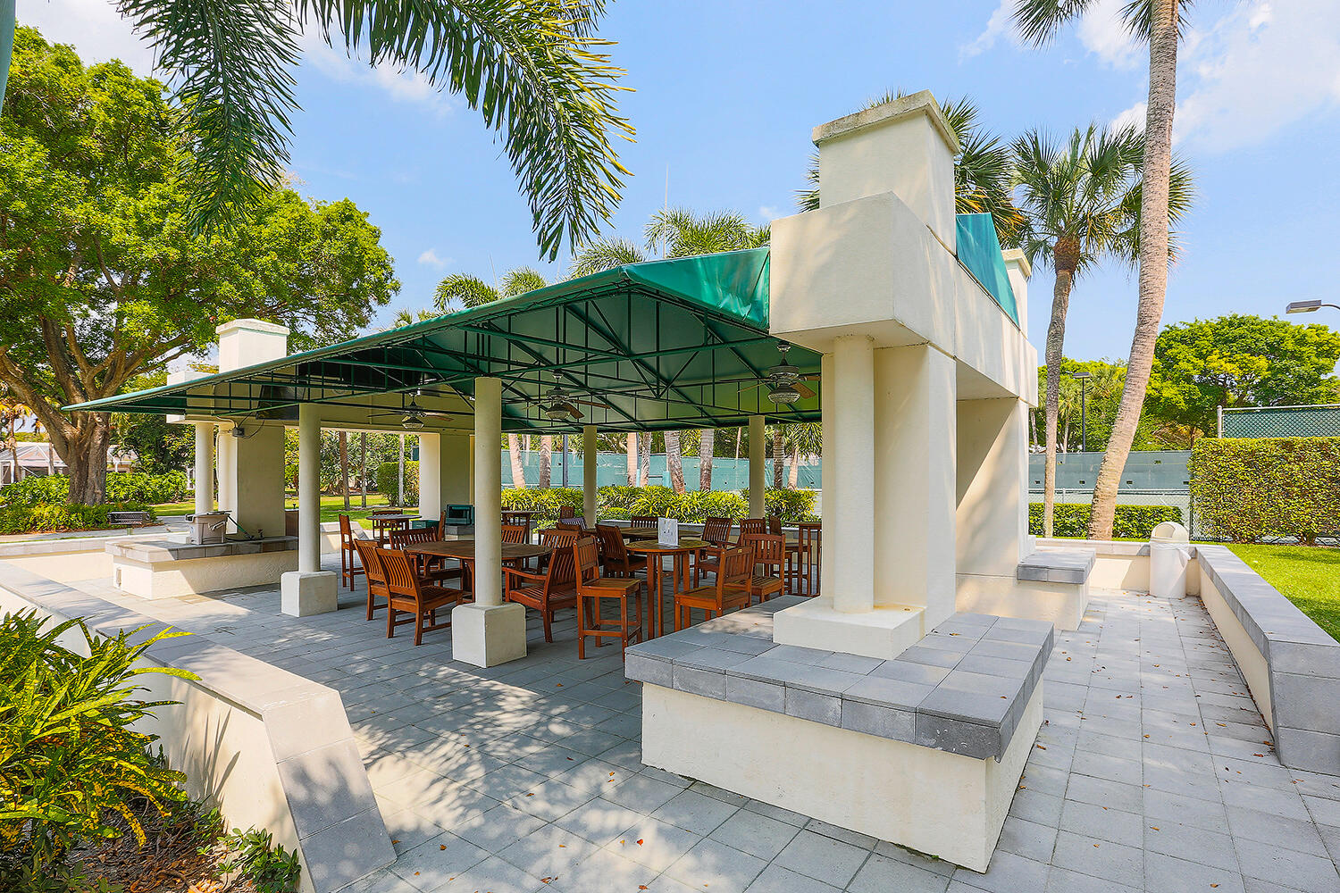 2903 Banyan Boulevard Circle NW