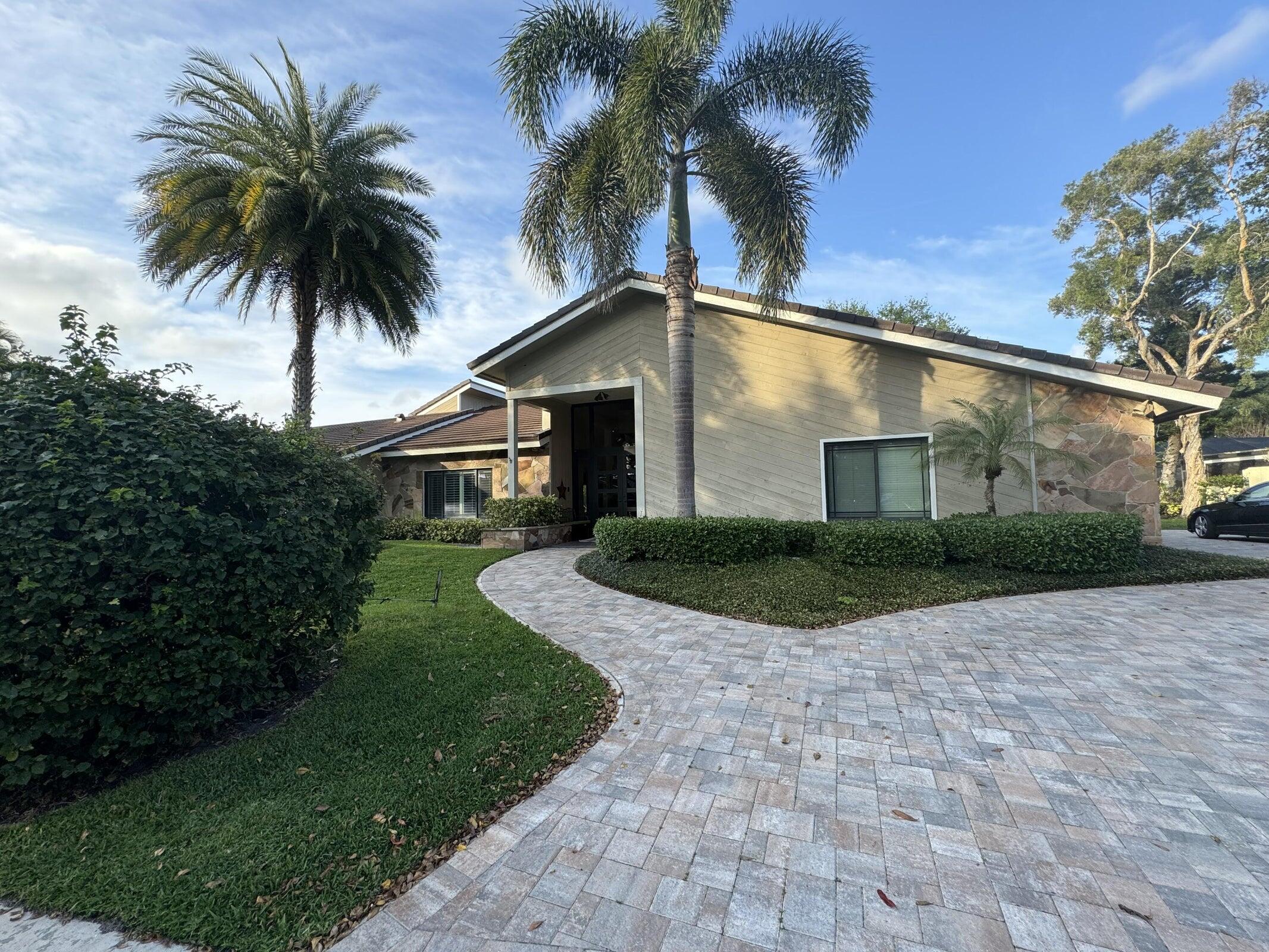 2903 Banyan Boulevard Circle NW