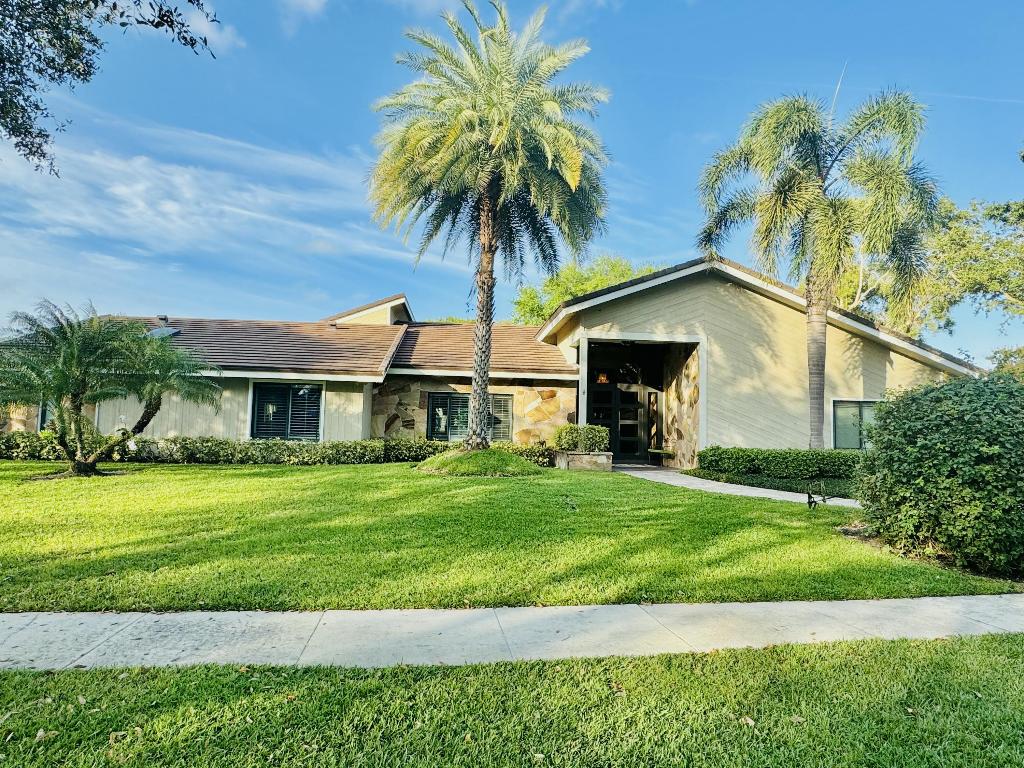 2903 Banyan Boulevard Circle NW