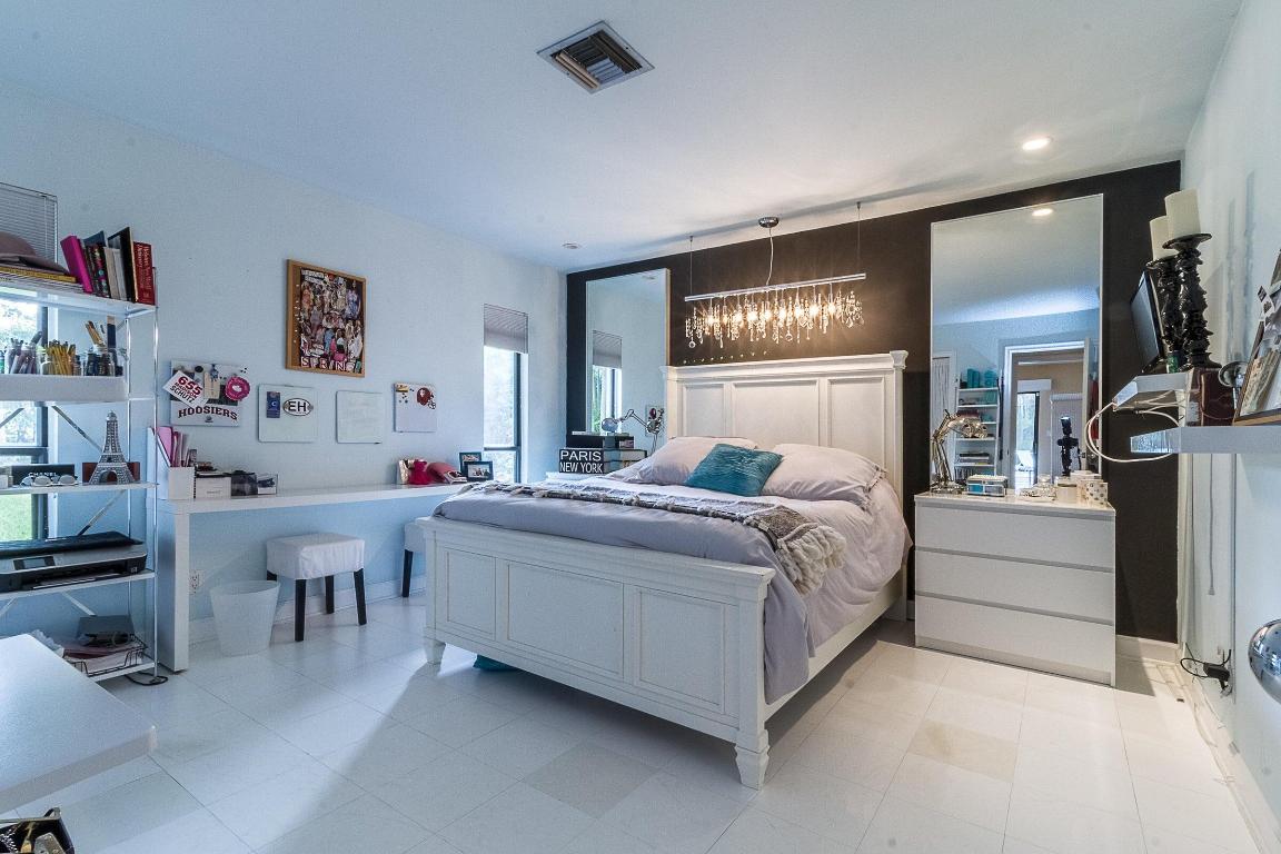 2903 Banyan Boulevard Circle NW