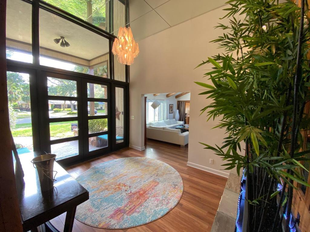 2903 Banyan Boulevard Circle NW