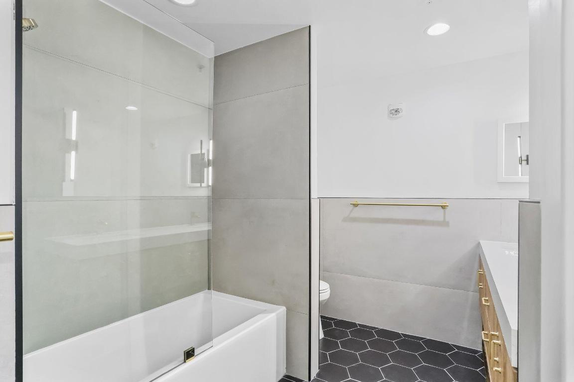 250 NE 3rd Avenue 1414