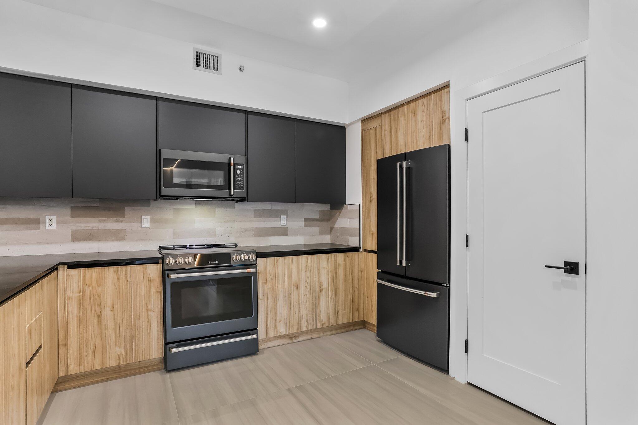 250 NE 3rd Avenue 1414