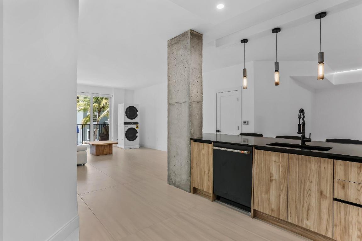 250 NE 3rd Avenue 1414