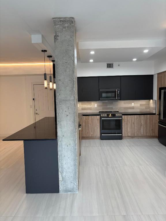 250 NE 3rd Avenue 1414