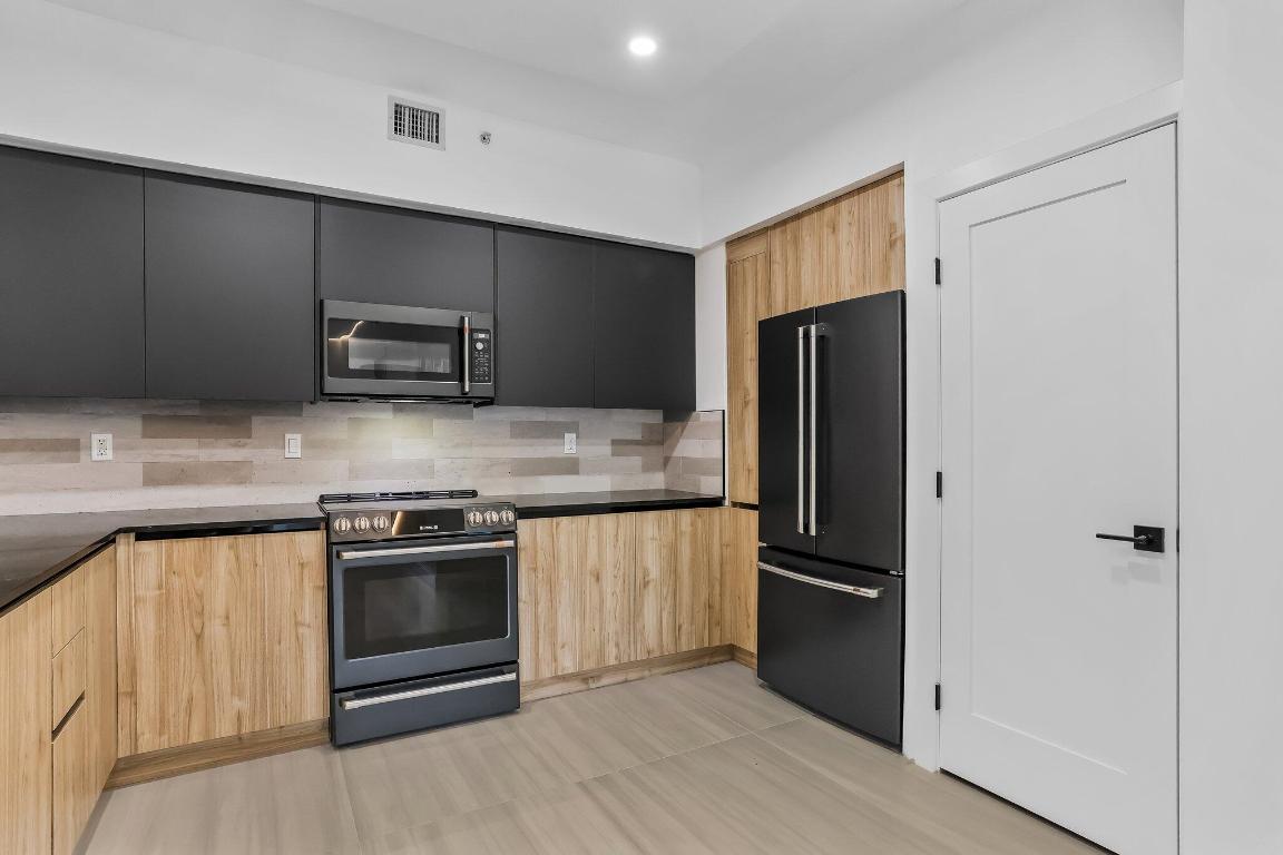 250 NE 3rd Avenue 1414