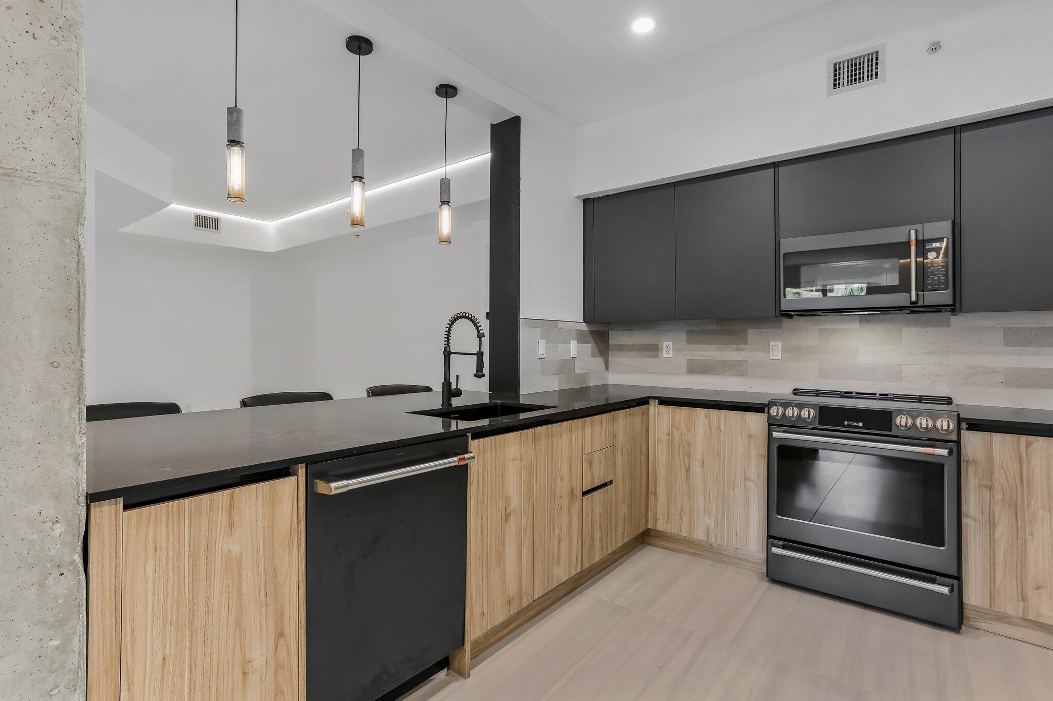 250 NE 3rd Avenue 1414