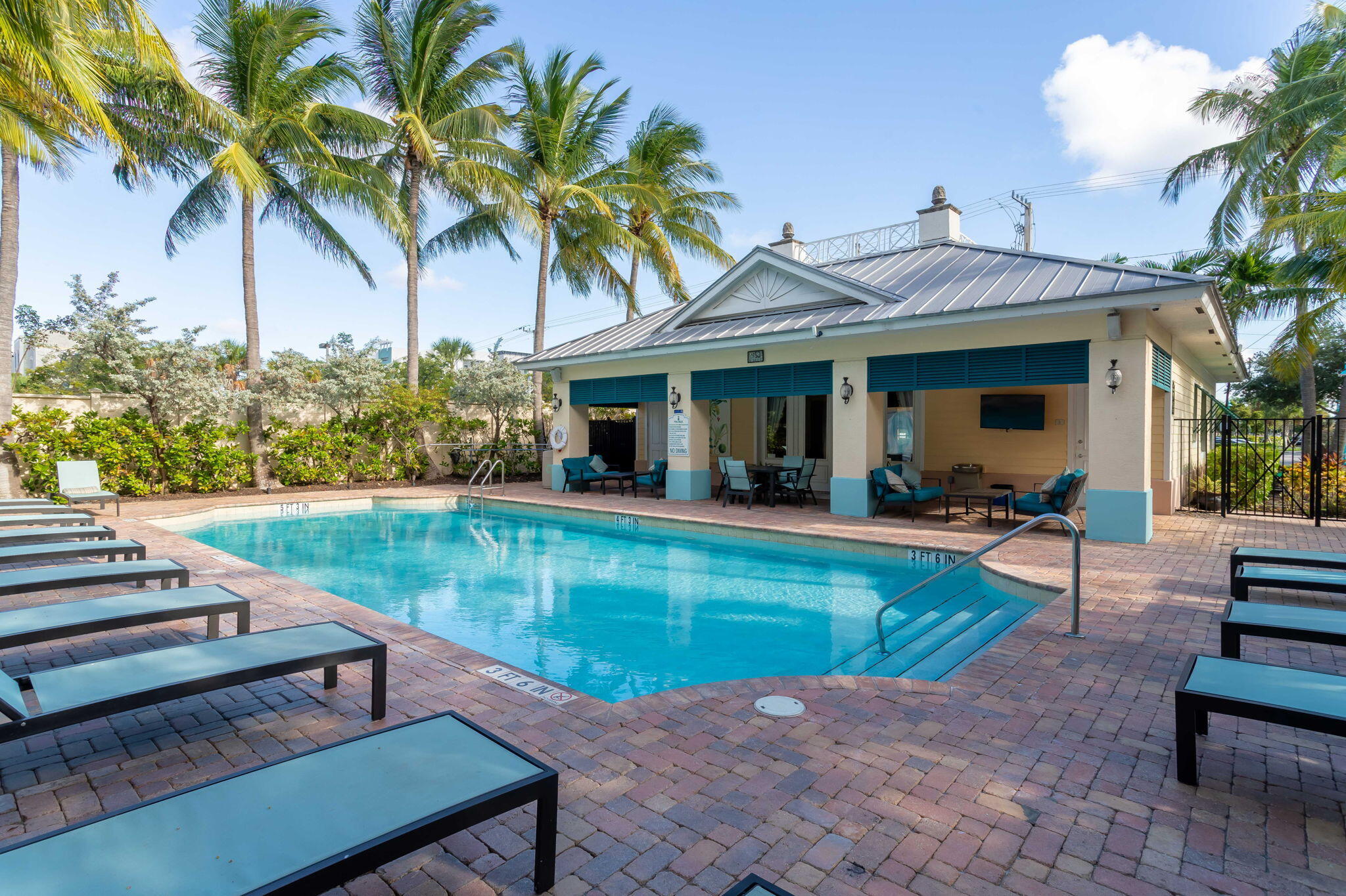 250 NE 3rd Avenue 1414