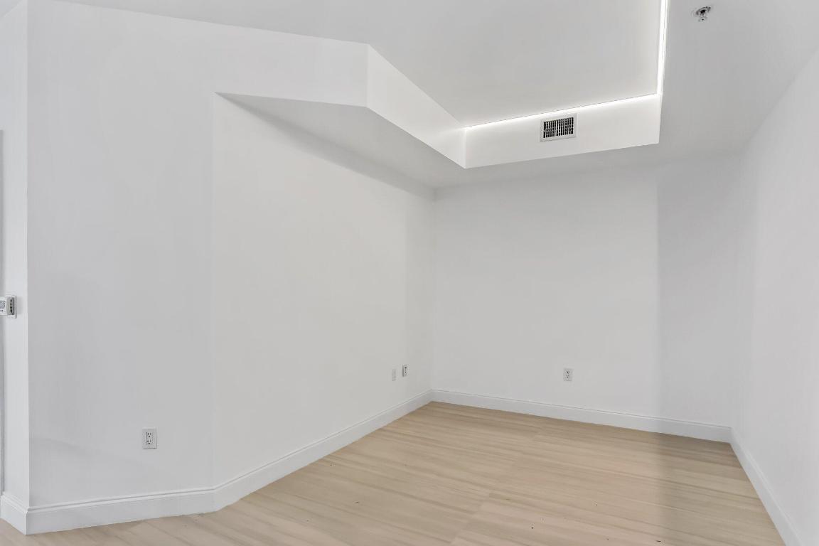 250 NE 3rd Avenue 1414