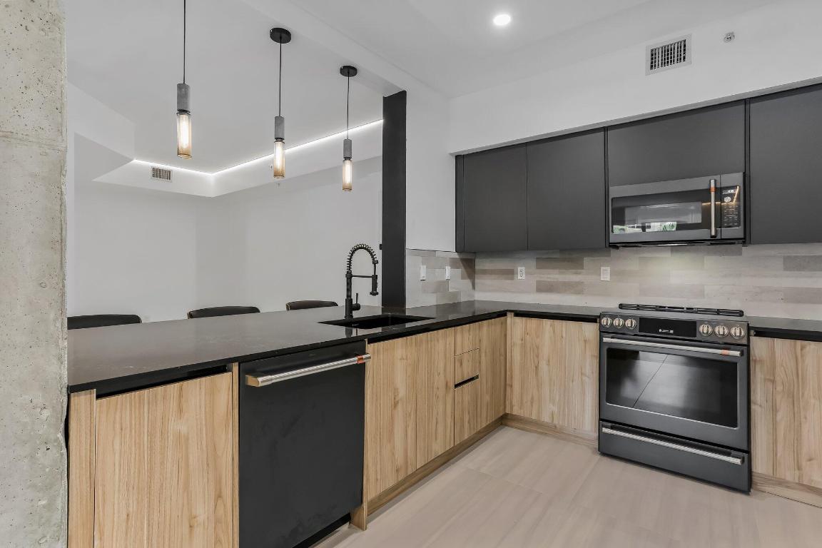 250 NE 3rd Avenue 1414