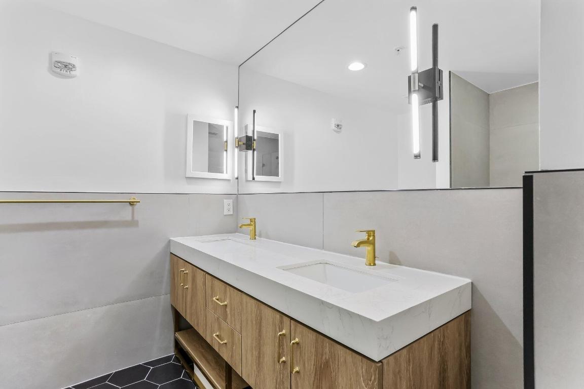 250 NE 3rd Avenue 1414