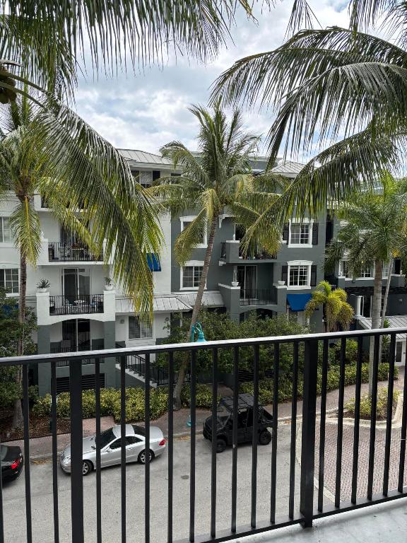 250 NE 3rd Avenue 1414