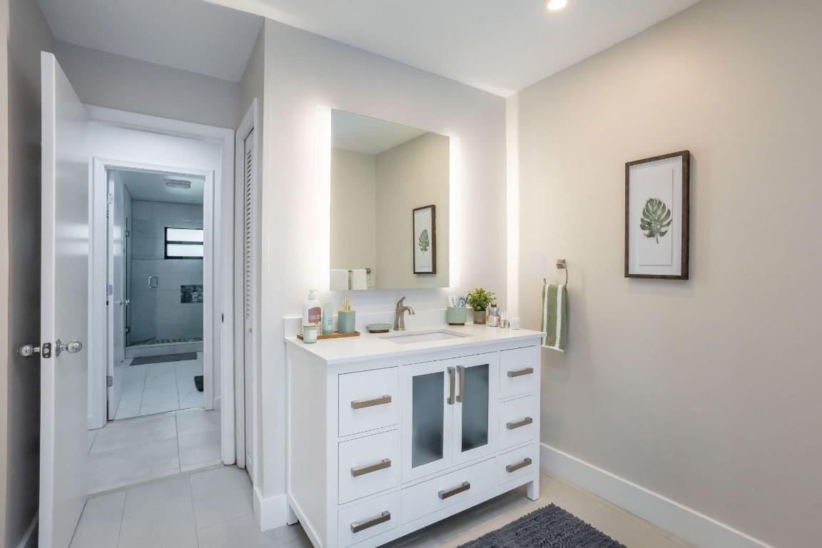 2903 Banyan Boulevard Circle NW