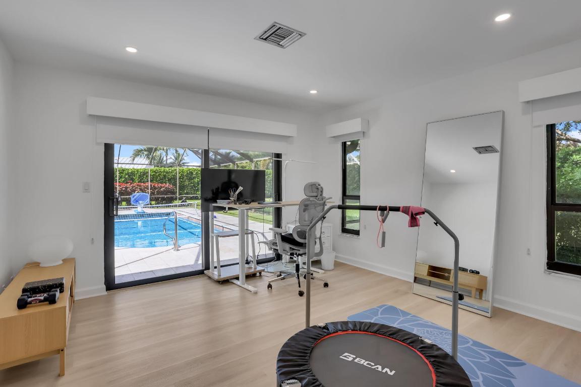 2903 Banyan Boulevard Circle NW