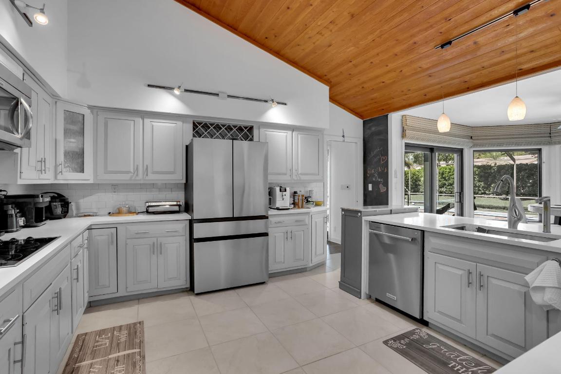 2903 Banyan Boulevard Circle NW