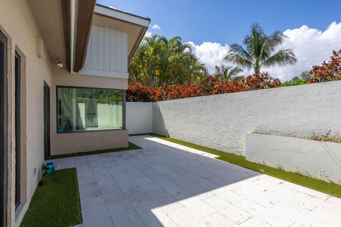 2903 Banyan Boulevard Circle NW