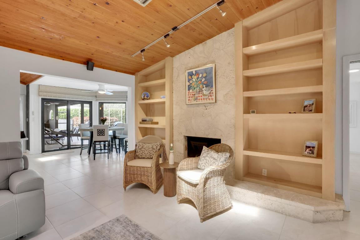 2903 Banyan Boulevard Circle NW