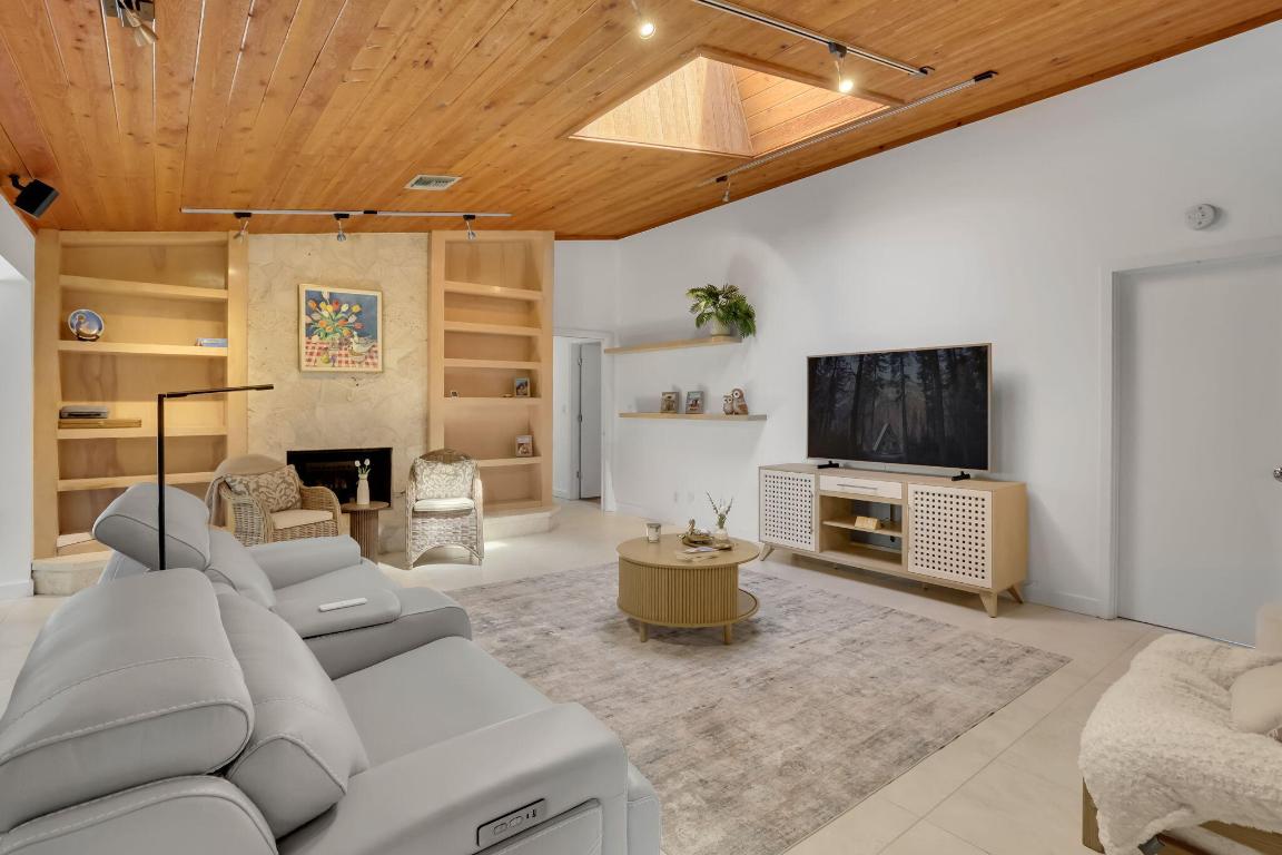 2903 Banyan Boulevard Circle NW