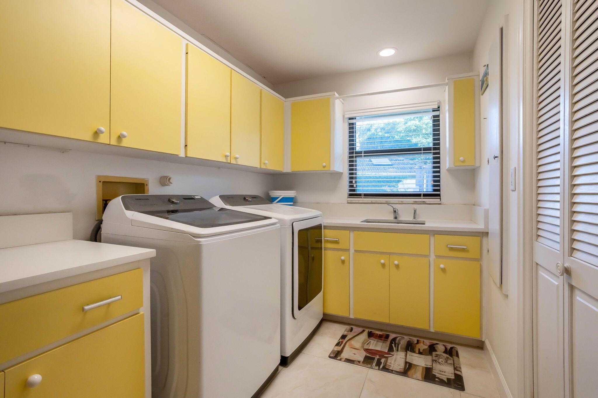 2903 Banyan Boulevard Circle NW