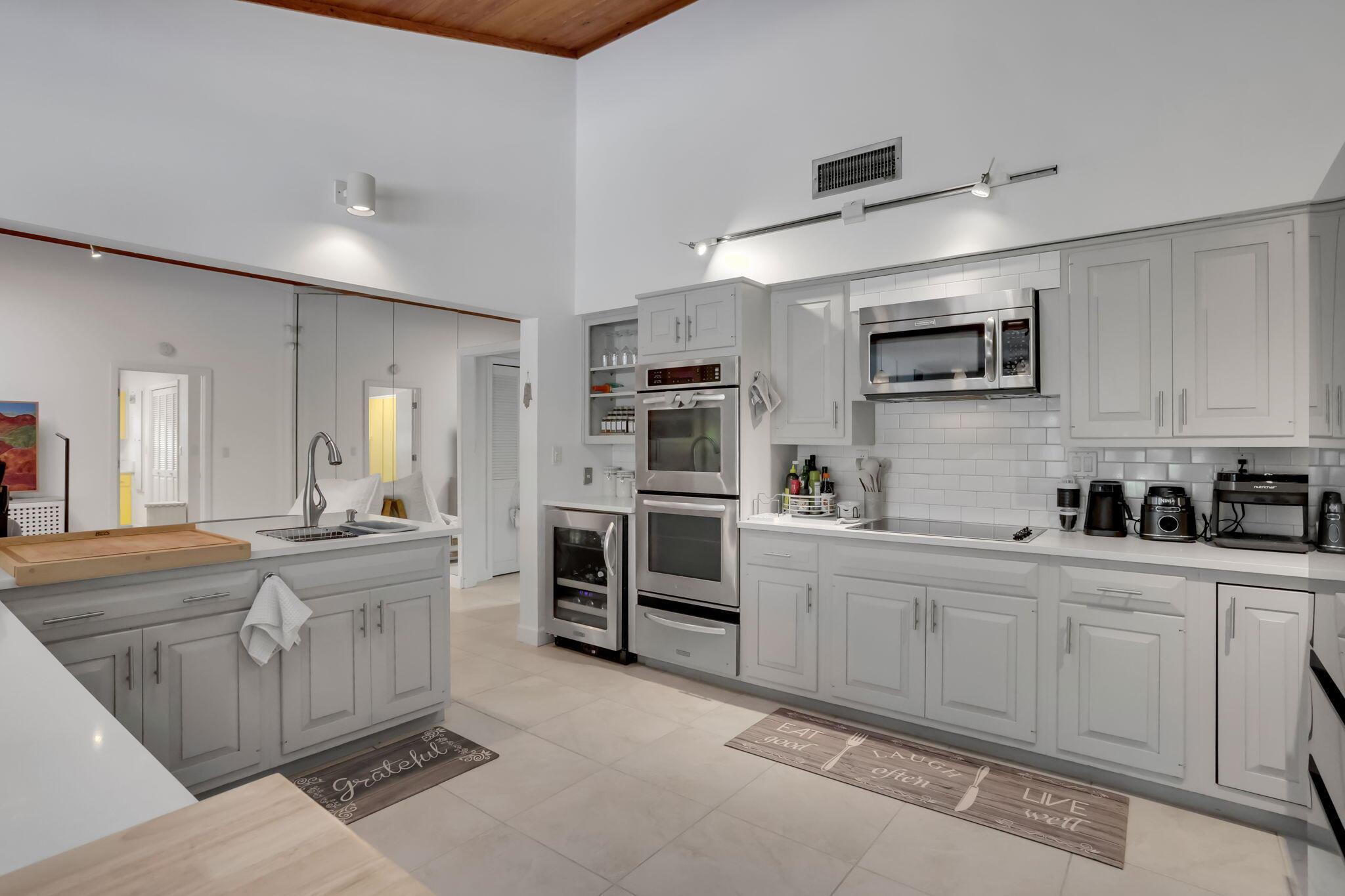 2903 Banyan Boulevard Circle NW