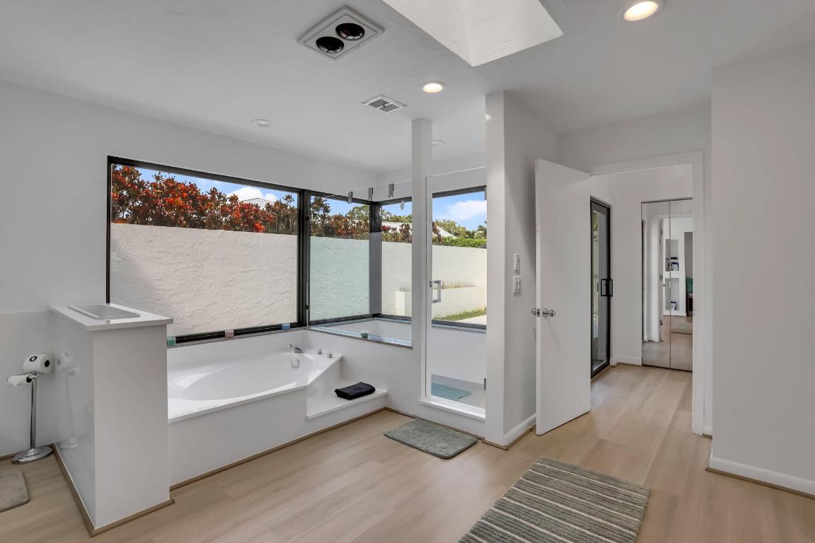 2903 Banyan Boulevard Circle NW