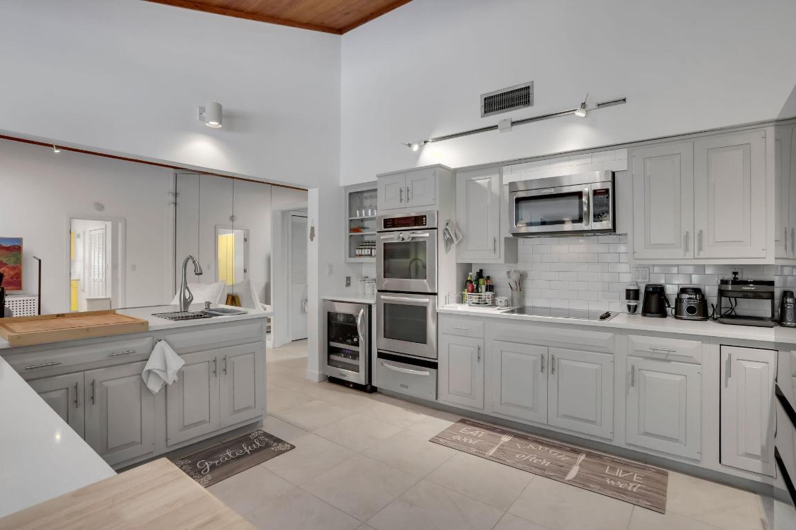 2903 Banyan Boulevard Circle NW