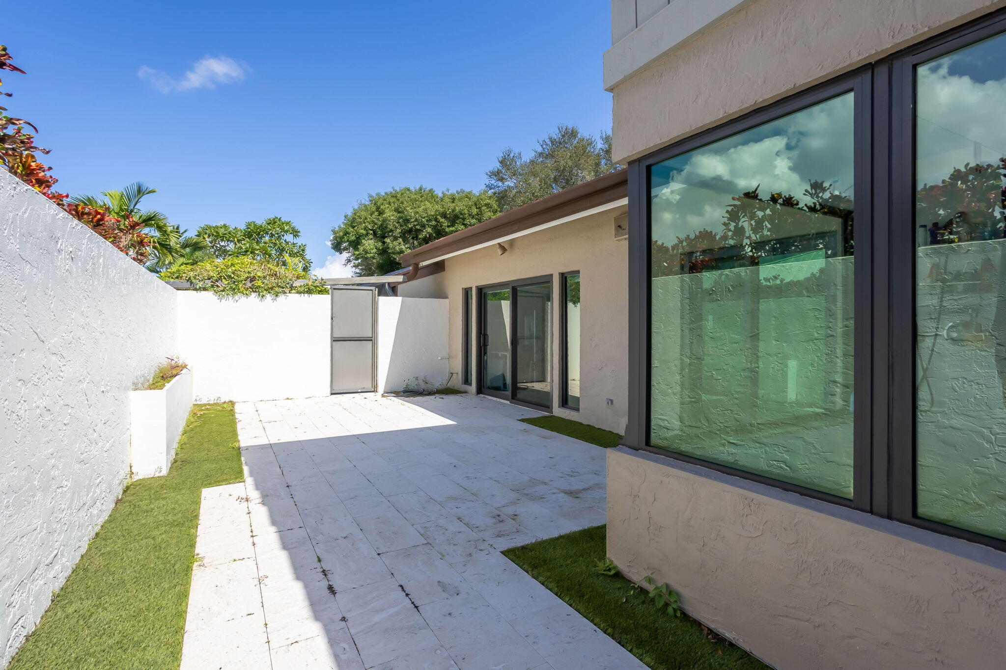 2903 Banyan Boulevard Circle NW