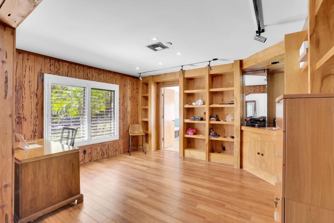 2903 Banyan Boulevard Circle NW