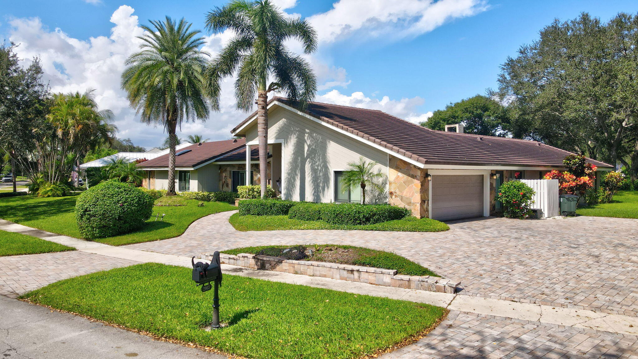 2903 Banyan Boulevard Circle NW