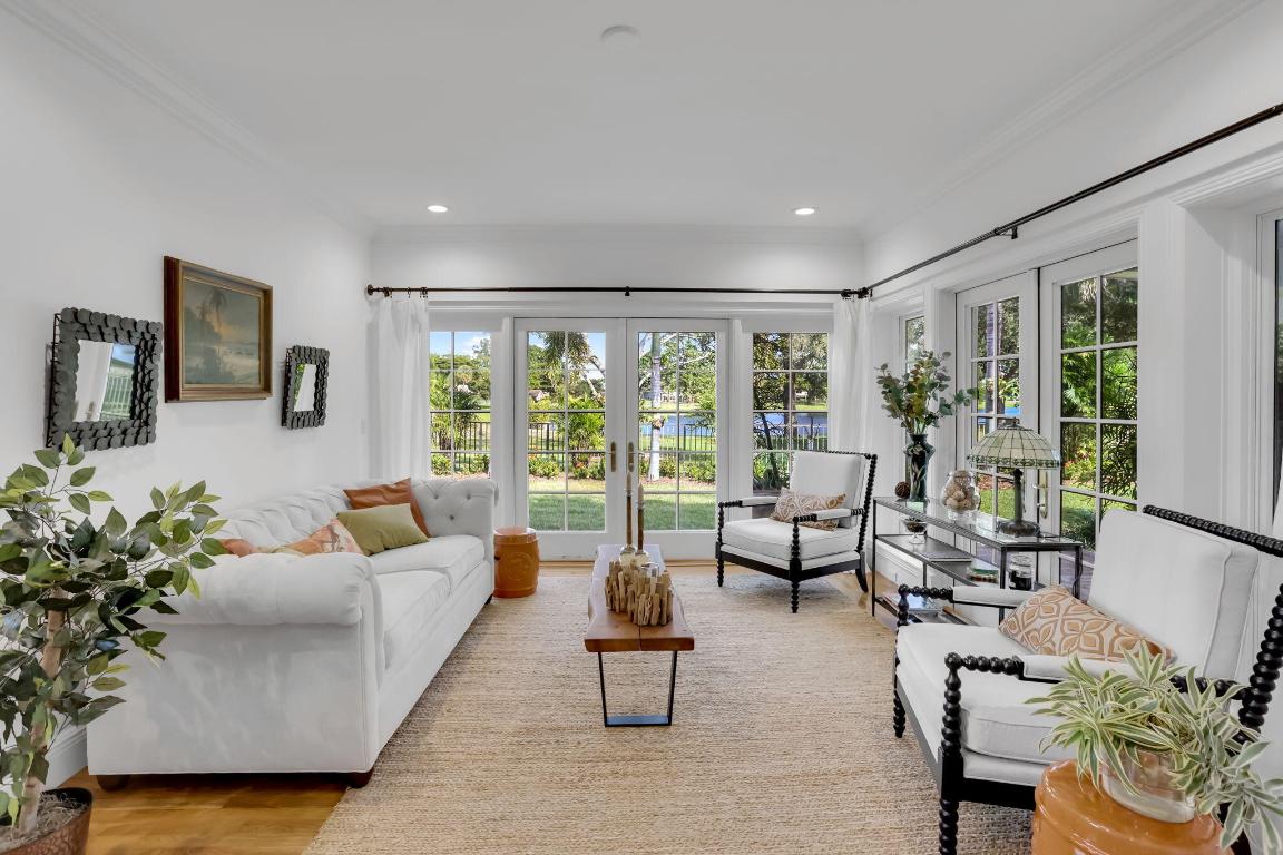 2883 Banyan Boulevard Circle NW