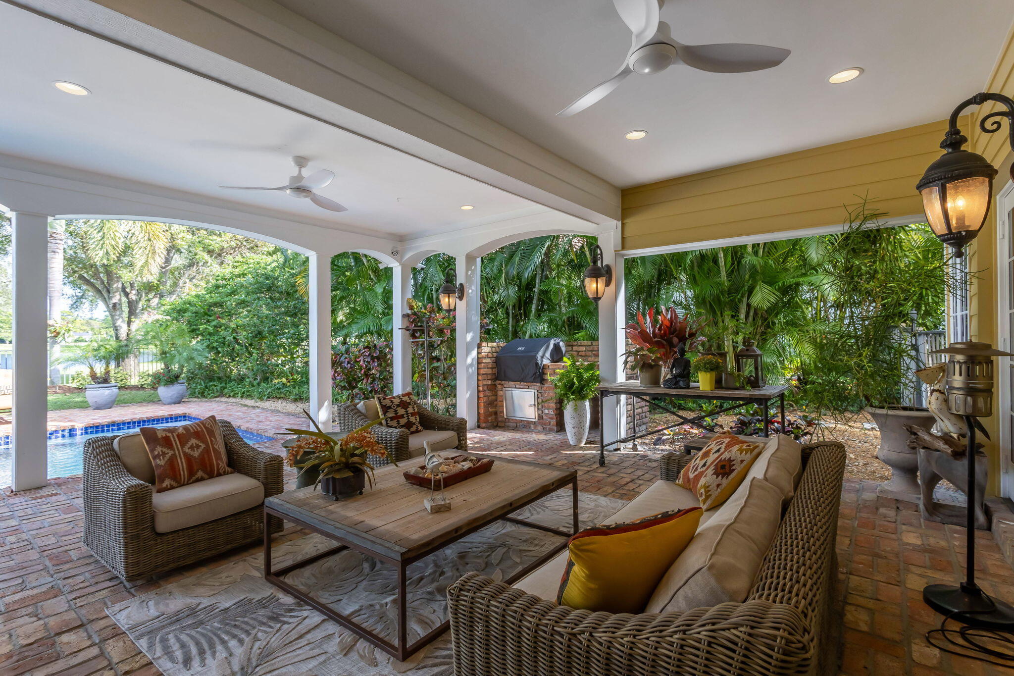 2883 Banyan Boulevard Circle NW