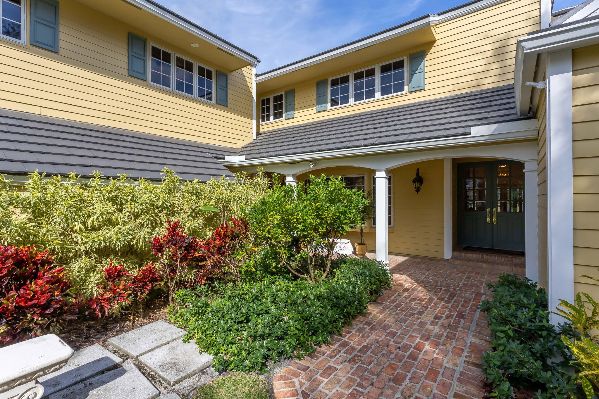 2883 Banyan Boulevard Circle NW