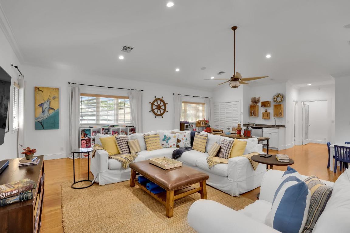 2883 Banyan Boulevard Circle NW