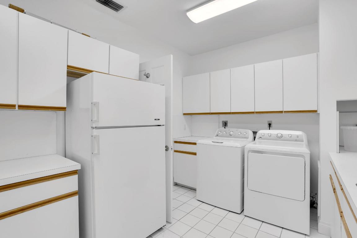 2883 Banyan Boulevard Circle NW