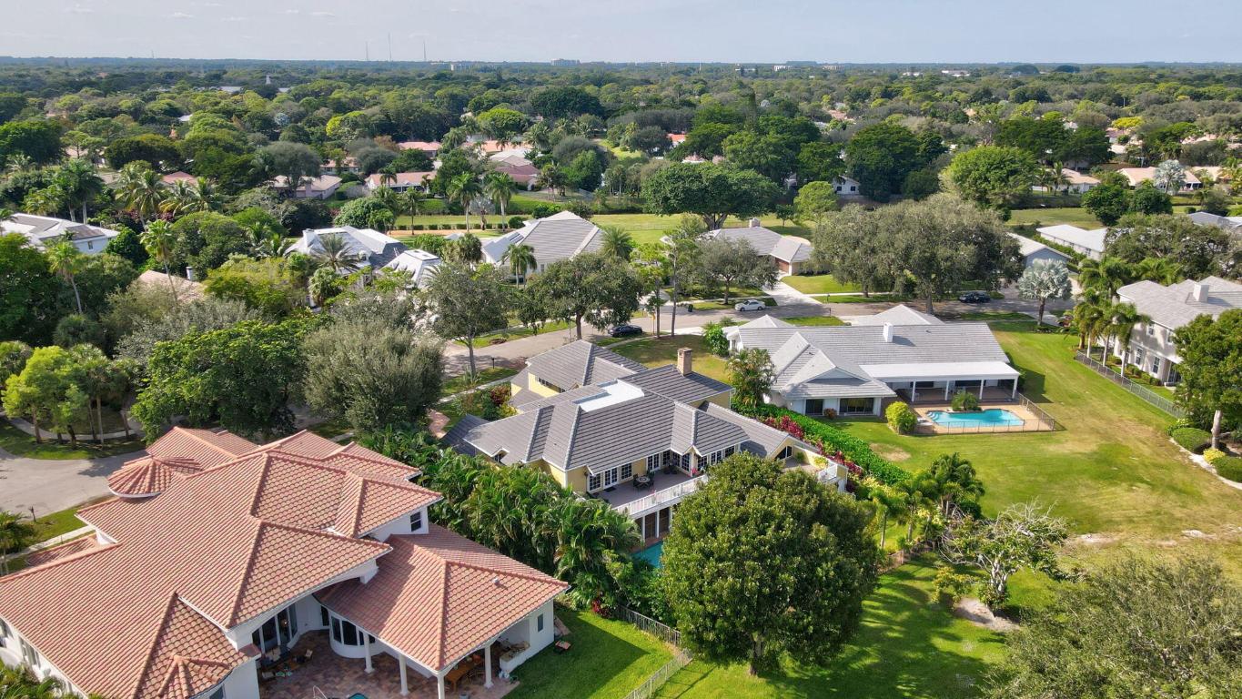 2883 Banyan Boulevard Circle NW