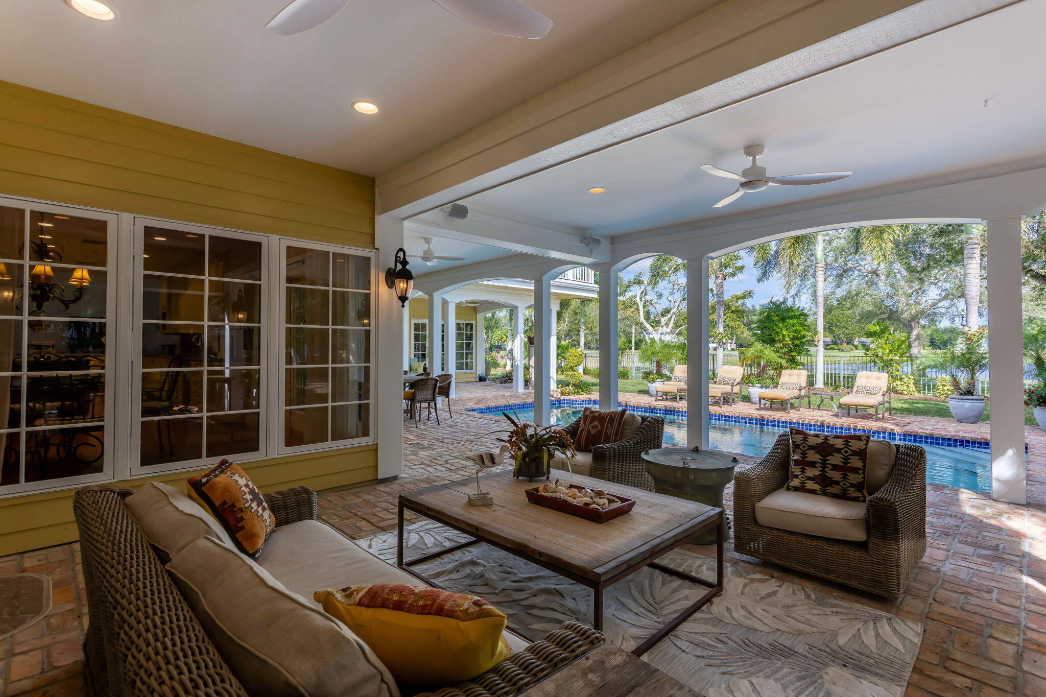 2883 Banyan Boulevard Circle NW