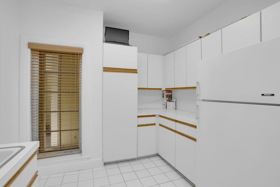 2883 Banyan Boulevard Circle NW