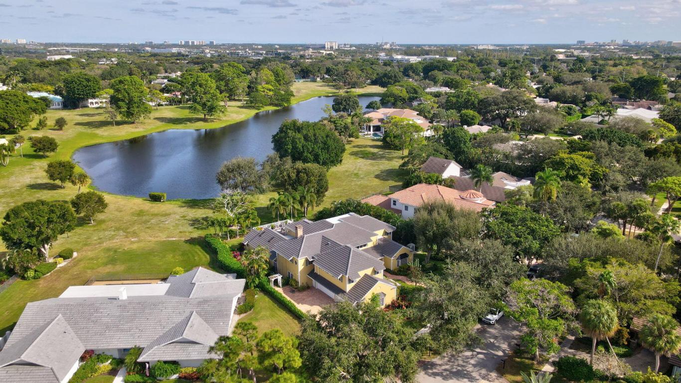 2883 Banyan Boulevard Circle NW