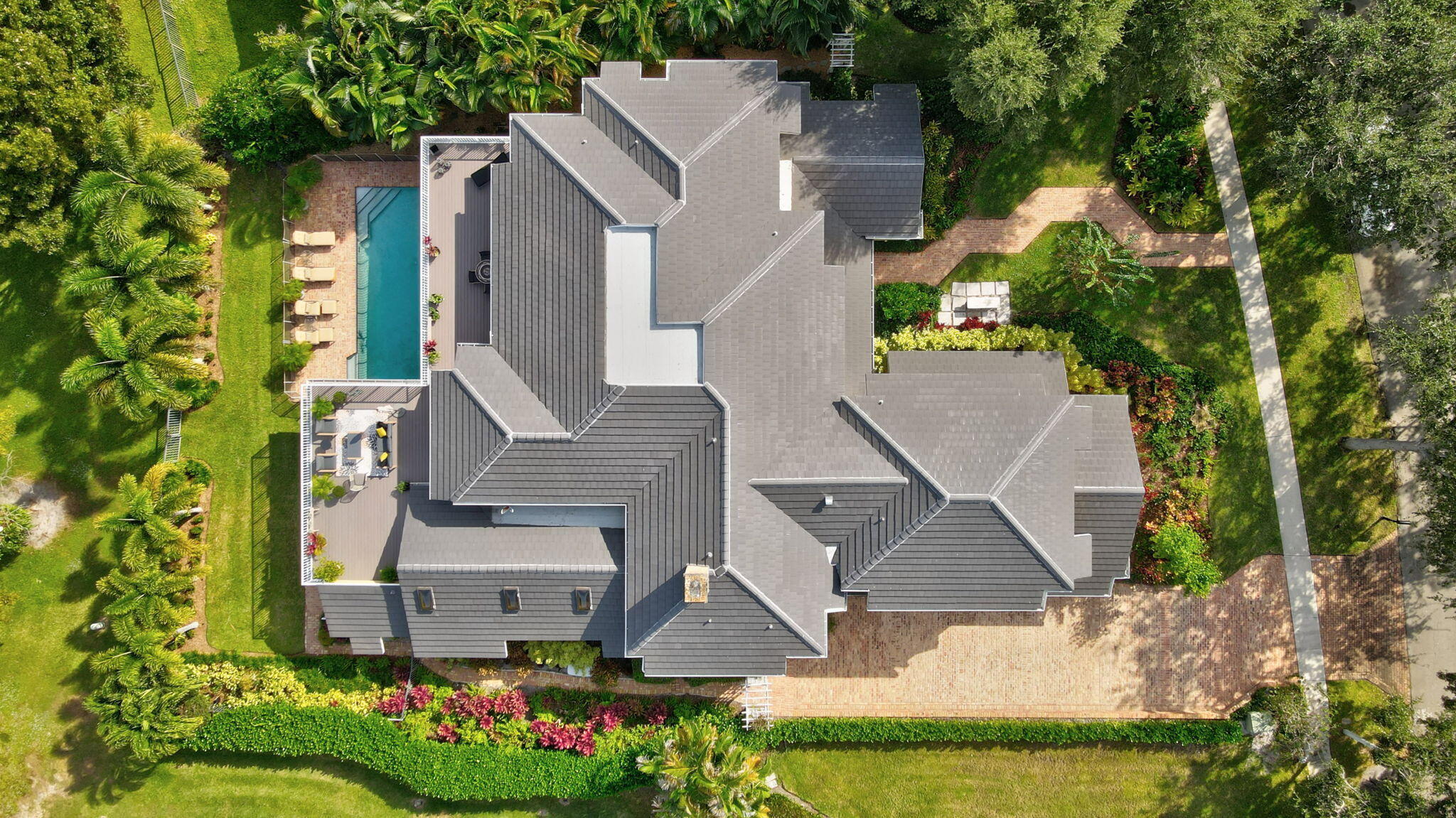 2883 Banyan Boulevard Circle NW