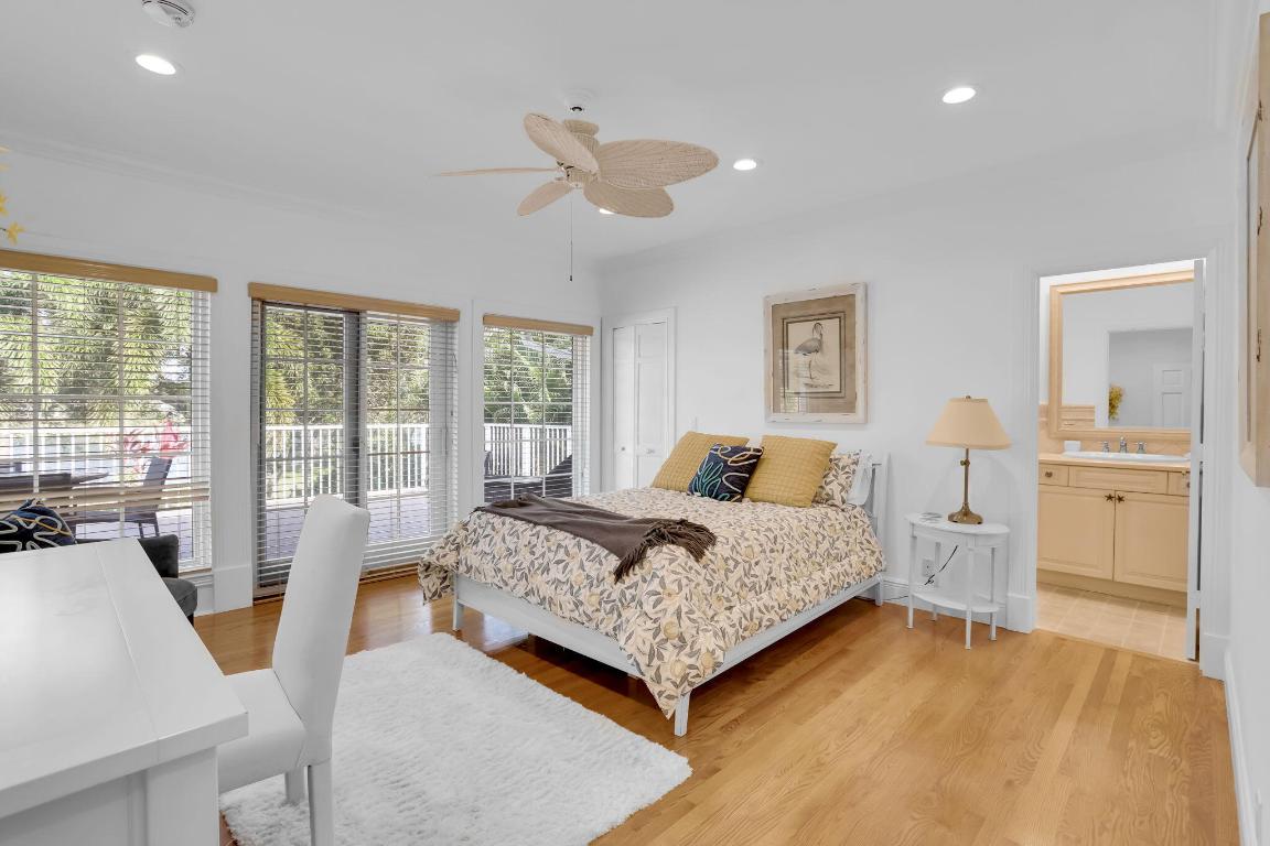 2883 Banyan Boulevard Circle NW