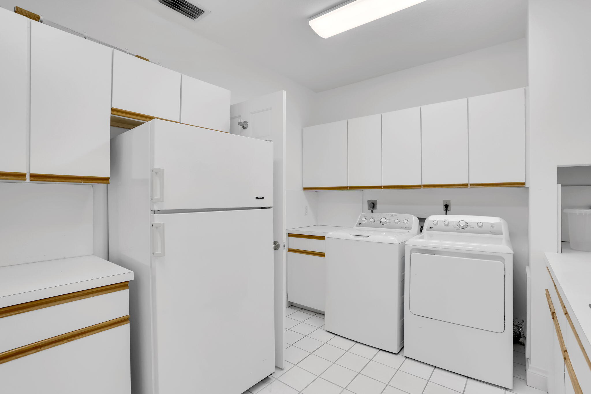 2883 Banyan Boulevard Circle NW